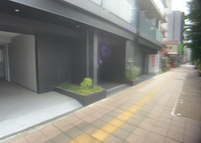 【庭】 | ステージグランデ八王子Ⅱ | 物件によっては、入居者が個人的に使用できる専用庭がついているものもあります。また、住宅の中にある土間の部分を庭と呼ぶこともあります。庭の用途は住む人によって変わり、それによってデザインもさまざまです。