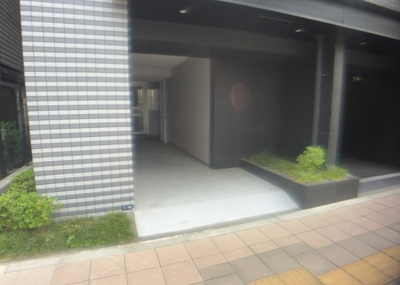 【駐車場】 | ステージグランデ八王子Ⅱ | 駐車場と明記されていても、最小スペースでつくられた駐車場だと大型車は駐車できなかったり、出入りしにくくなったりする可能性があります。お車のサイズと購入したい物件の駐車場のサイズを現地で確認しましょう。