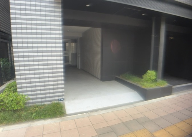 【駐車場】 | ステージグランデ八王子Ⅱ | 駐車場と明記されていても、最小スペースでつくられた駐車場だと大型車は駐車できなかったり、出入りしにくくなったりする可能性があります。お車のサイズと購入したい物件の駐車場のサイズを現地で確認しましょう。