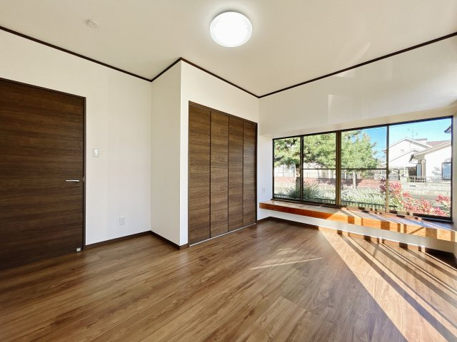 相馬市新沼字刈敷田 陽当たり良好！ 中古平屋住宅 3LDK＋S 不動産プラスの洋室|1階6帖東側洋室は天井壁クロスの張替、クローゼット建具の撤去、床の重ね張りを行いました。収納を上手く使ってお部屋を広く使って下さい。