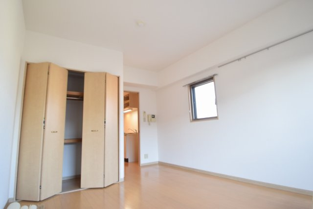 グランノアールの寝室|角部屋です