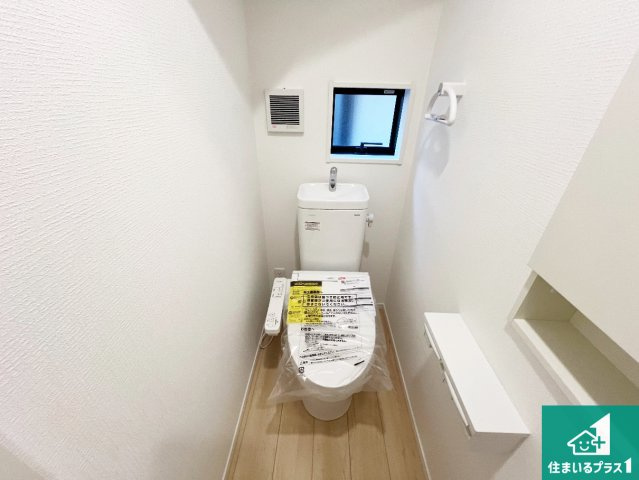 たつの市龍野町日山　第6期　新築一戸建てのトイレ|1・2階の2ヶ所にあるので、朝の忙しい時間の順番待ちもなく、深夜の利用にも大変便利です。