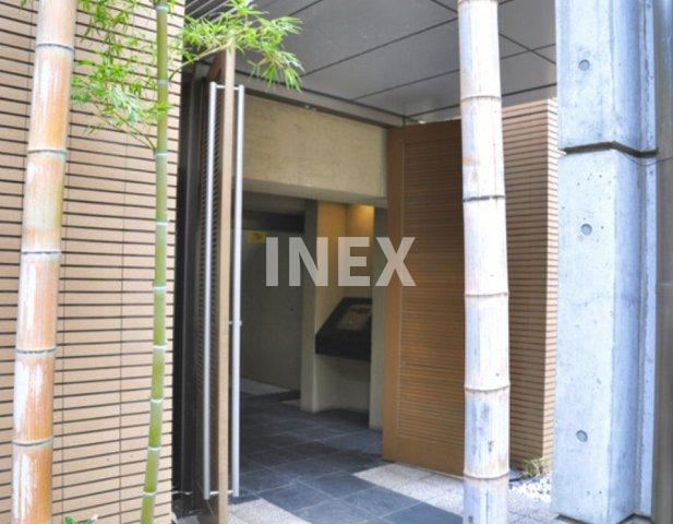 横浜市保土ケ谷区岩井町の賃貸マンションのエントランス