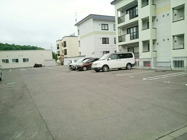 シャイニスターの駐車場|カースペースがあります