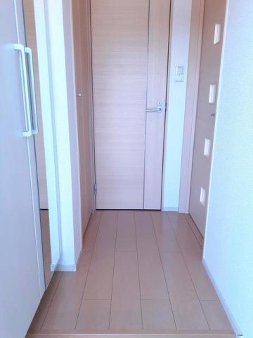 ライトサファイアの玄関|明るい玄関です