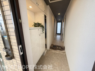 【玄関】 | キングマンション千舟三番館　リフォーム済 | 玄関には大きなシューズBOXが 設けられております！！ご家族のたくさんの靴もスッキリ収納できます！！