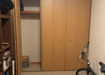 【収納】 | ルイシャトレ相模原 | デザイン性を重視しすぎて収納が少なかった！なんてことにならないため、事前に現地で収納の数を確認しておくことをお勧めします。クローゼット以外にも床下収納や屋根裏収納、パントリーなどもチェックしましょう。