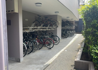 【駐輪場】 | ルイシャトレ相模原 | マンションの駐輪場は、事前に空きがあるか確認を取ると安心です。せっかく入居したのに駐輪スペースがない！なんてことになったら大変ですよね。そこで、内見時や購入前にはまず事前に確認しておくと良いでしょう。