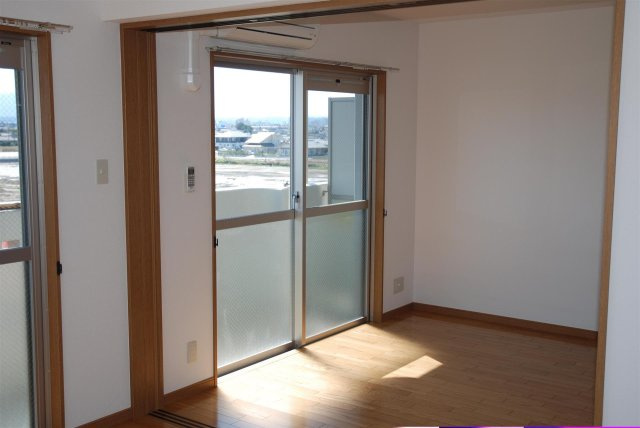 Ｓ・ＡＳＡＧＩＲＩ|Ｓ・ＡＳＡＧＩＲＩの居室