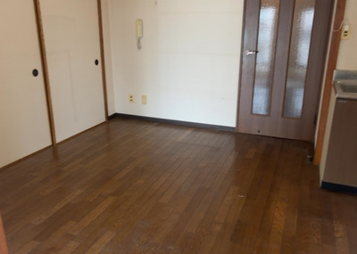 【ダイニング】 | 東建狭間マンション | ダイニングは、食事や家族の団らんスペースとしてだけではなく、ほかの用途としても使用することができます。ダイニングテーブルを置き、食事のためのスペースを作ることでリビングとの差別化を図ることができます。