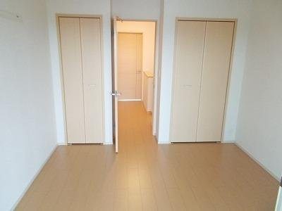 讃良レジデンスの玄関|収納もある玄関です