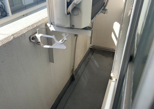 【バルコニー】 | メゾンドノア明神町 | バルコニーは、室外の専用スペースのうち、「屋根がなく開放された空間」であるものを指します。ベランダより広いタイプのものが多く、日当たりもよいため家庭菜園などを楽しみたい人にとって適した環境となります。