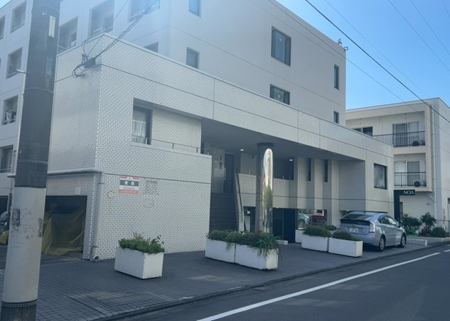 【外観】 | メゾンドノア明神町 | マンションの外観は非常に重要なポイントです！外観の善し悪しは資産価値に大きな影響を与えます。外観のいいマンションを購入することで、高値で売却がしやすく、買い手が見つかりやすいというメリットがあります。
