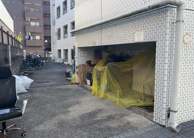 【設備】 | メゾンドノア明神町 | 共有部分は、住民なら誰もが使える設備のこと。例えば駐車場やエレベーター、インターネット設備、セキュリティ設備などがあります。他にも、マンションの廊下・外部階段やエントランス・ゴミ置き場などがあります。