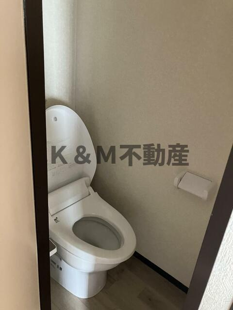コーポ新柏のトイレ|落ち着いた色調のトイレです