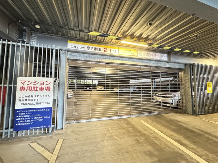 ロイヤルパークスＥＲささしま　EASTの駐車場