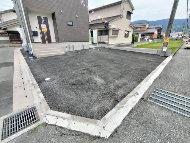 久留米市善道寺町飯田　新築戸建ての駐車場