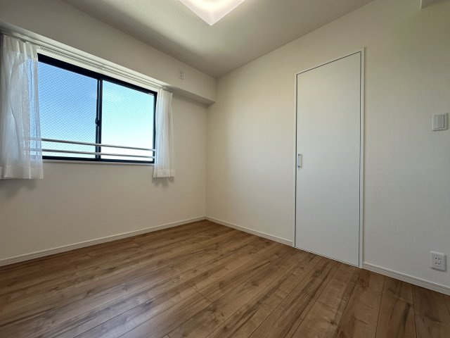 モアグランデ新横浜北の洋室|角部屋ならでは！全居室窓付きで明るいお部屋です。ぜひ実際にご覧になって下さい。