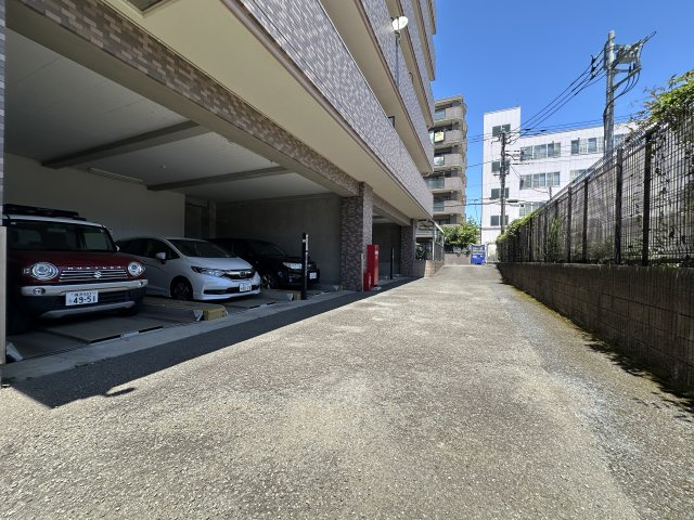 モアグランデ新横浜北のその他共用部分|駐車場やバイク置き場の空き状況については、その都度、確認いたしますのでお気軽にお聞きください。