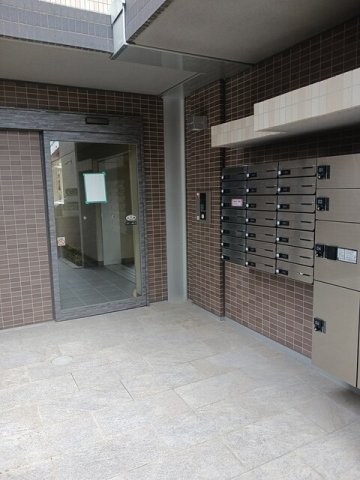 ルミエール長岡京のエントランス