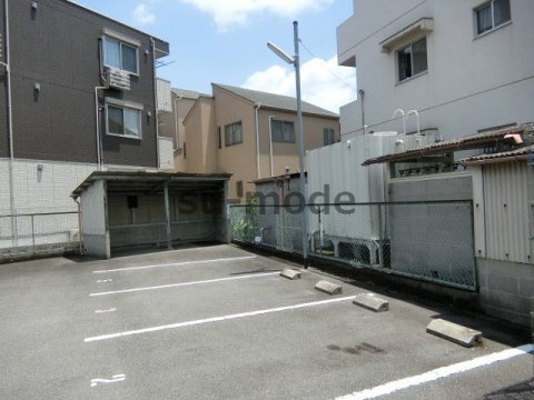 清水マンションの駐車場