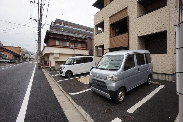 【駐車場】 | エスティーム・ケイ | カースペースがあります