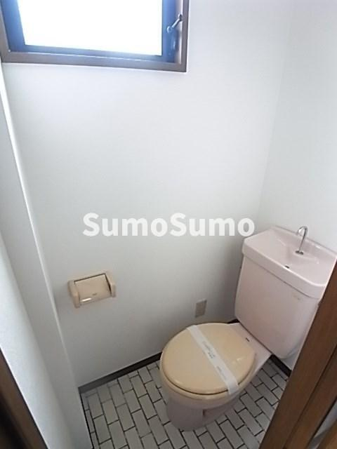 前田マンションのトイレ|ゆったりとした空間のトイレです