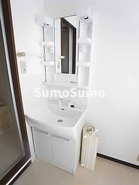 前田マンションの洗面所|スペースが確保できる洗面所です