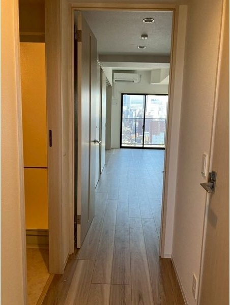 メイクスアート名駅WESTの玄関