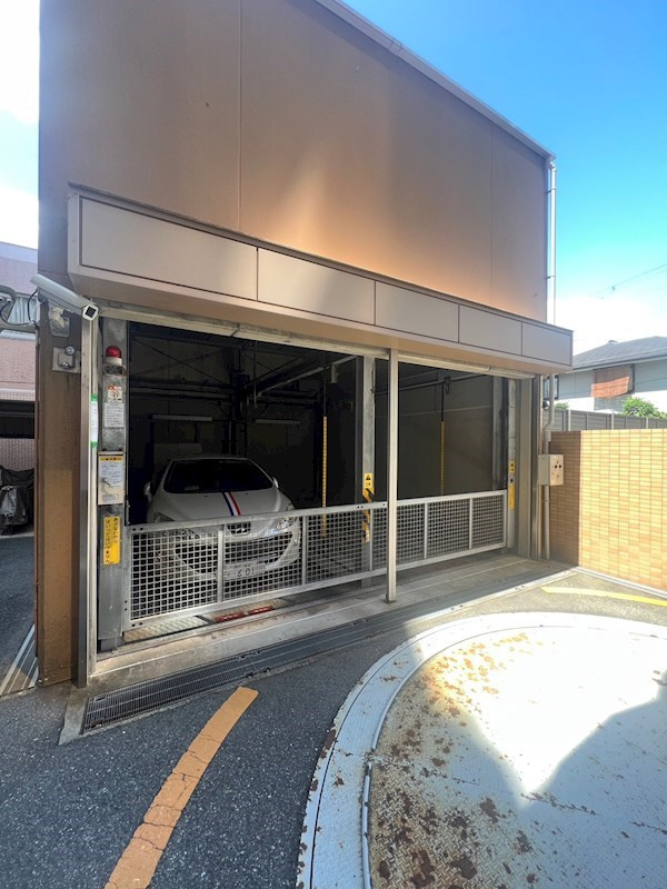 ローレル須磨シーサイドビューの駐車場