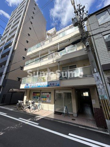 松弥ハイツのエントランス