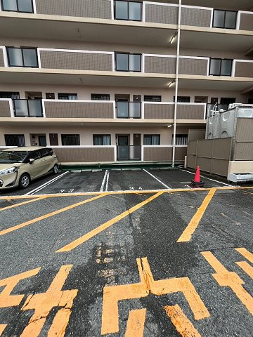 塚口コーストヒルズの駐車場|車をお持ちの方に嬉しい駐車場付きの物件です