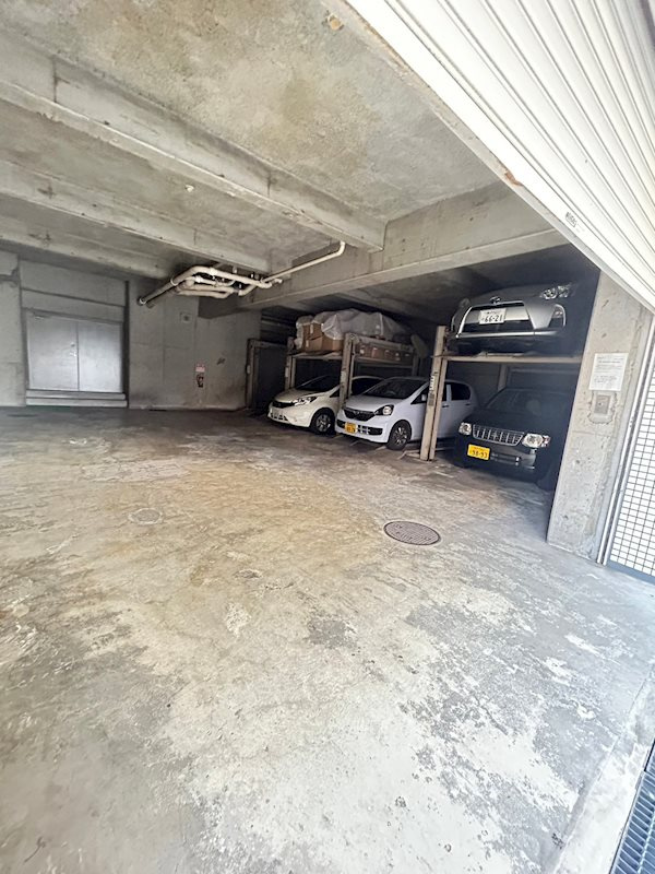 元町アーバンライフの駐車場