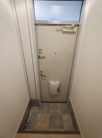 原田通連棟貸家の玄関