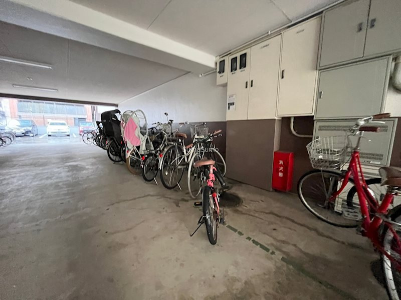 難波パークハウスの駐車場