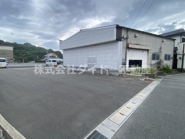 飯塚市忠隈の店舗の駐車場