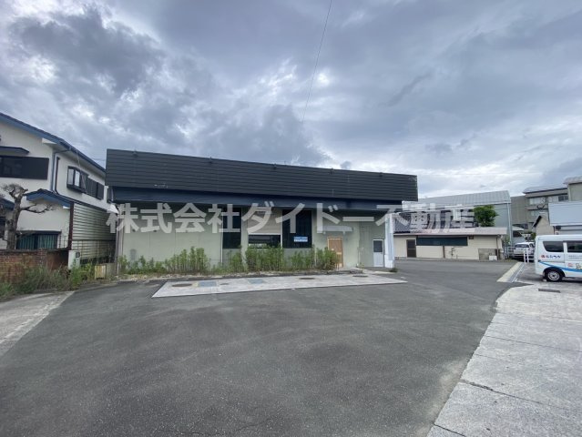 飯塚市忠隈の店舗の外観