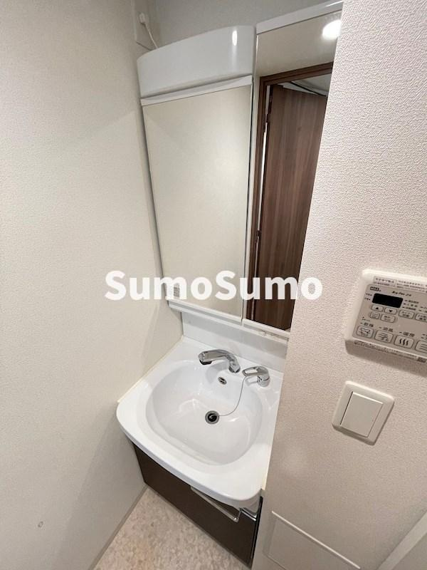 プレサンスKOBEシフォンの洗面所|ゆったりとスペースのある洗面所