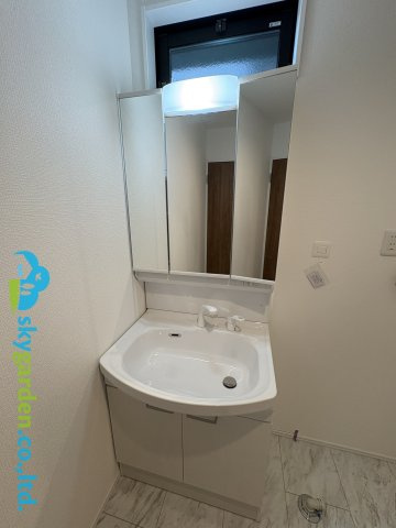 鎌倉市浄明寺４丁目1期　新築戸建　全２棟１号棟の独立洗面台|朝の身支度には欠かせない独立洗面化粧台