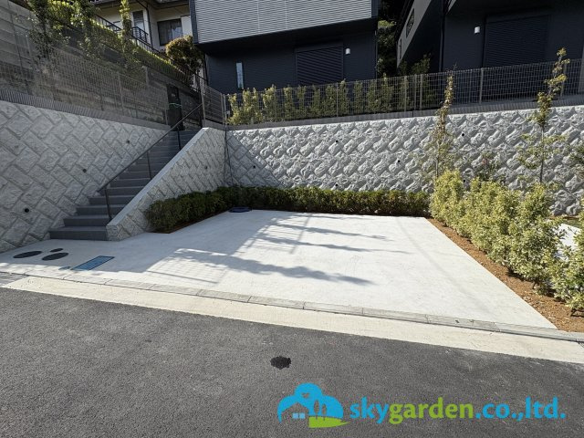 鎌倉市浄明寺４丁目1期　新築戸建　全２棟１号棟の駐車場|車種により並列2台駐車可能
