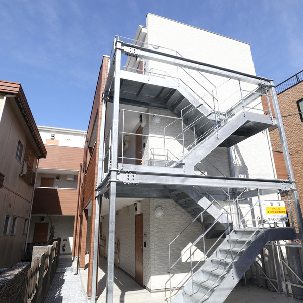 横須賀市田戸台のアパートの外観