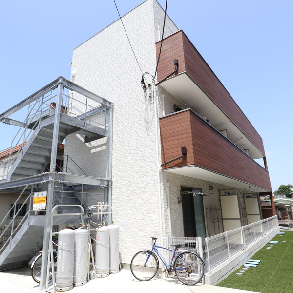 横須賀市田戸台のアパートの外観
