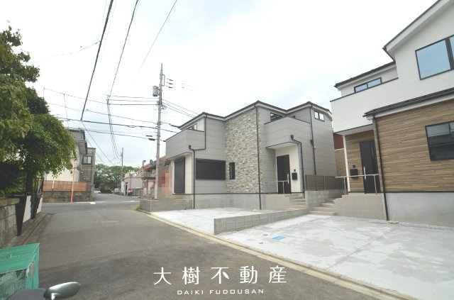 【前面道路含む現地写真】 | 綾瀬市綾西3丁目　新築戸建て　全２棟【仲介手数料無料】