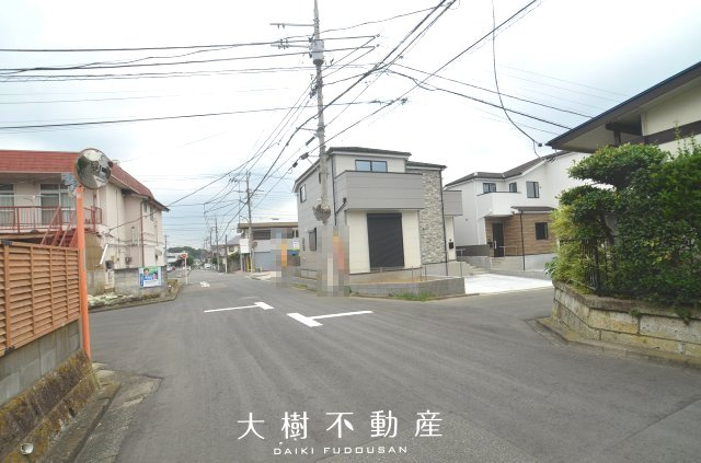 【前面道路含む現地写真】 | 綾瀬市綾西3丁目　新築戸建て　全２棟【仲介手数料無料】