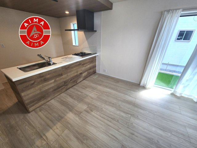 福岡市博多区新和町2丁目第1-3棟（2号棟）のダイニング|キッチンから立ち込める香りが今日の料理を期待させます。