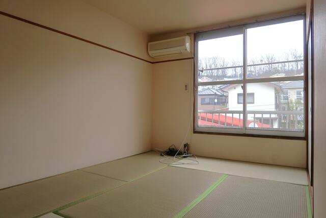 落ち着きのある６帖の和室です♪