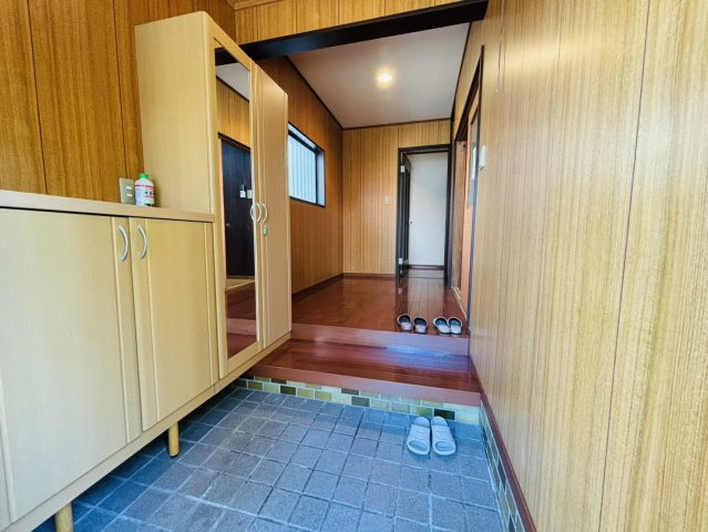 岸和田市葛城町　中古戸建の玄関