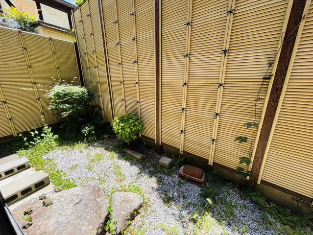 岸和田市葛城町　中古戸建の庭