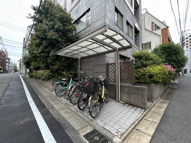 グランシティ御茶ノ水エクセランヒルズの外観|落ち着いた雰囲気の外観です
駐輪場があります