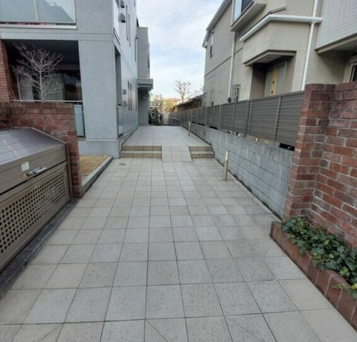 ラールゴ清水のエントランス